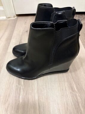 Nine West Women’s Black Wedge Ankle Boots - Sleek Chelsea-Style